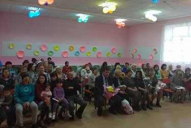 Депутаты шествуют над школами